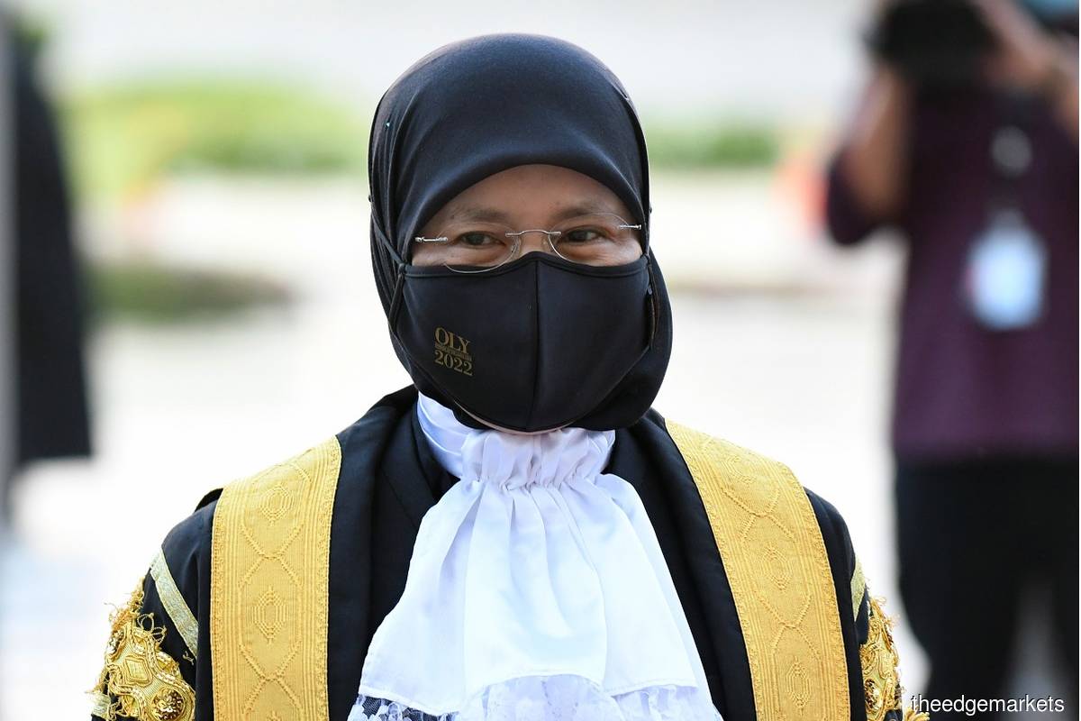 Tengku Maimun: Judges make decisions on facts, evidence and testimonies and that is the principle. That is the core principle. (Photo by Low Yen Yeing/The Edge)